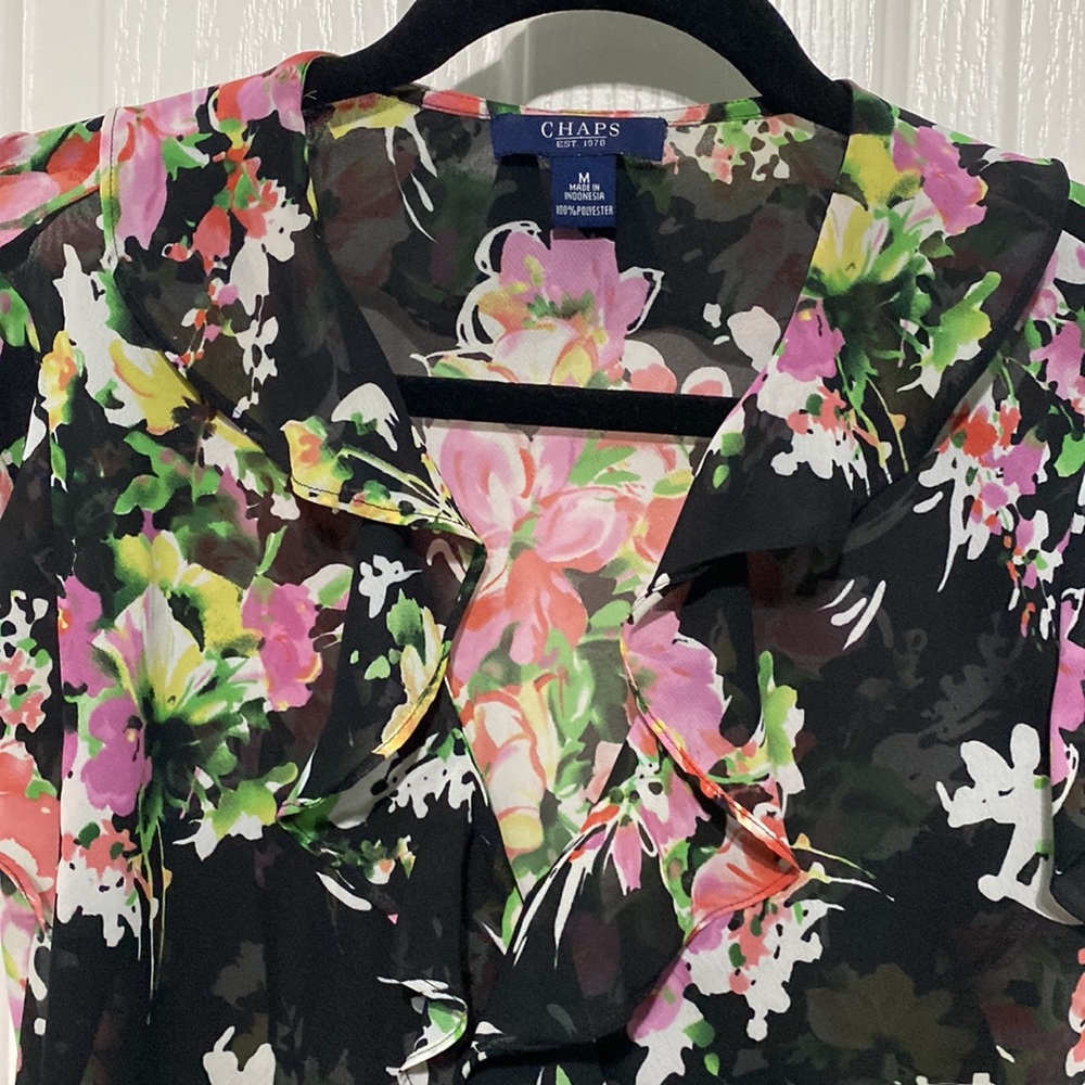 Chaps floral ruffles blouse size M. - Picture 2 of 5
